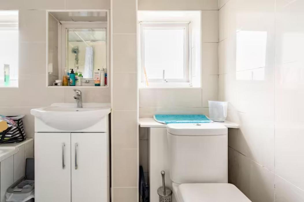 Luton Airport House In Quiet And A Very Pleasant Area, Near London Luton Airport Luton (Bedfordshire) Luaran gambar