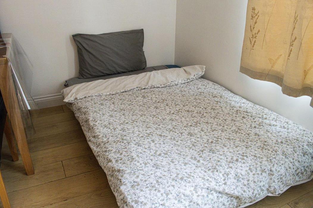 Luton Airport House In Quiet And A Very Pleasant Area, Near London Luton Airport Luton (Bedfordshire) Bilik gambar