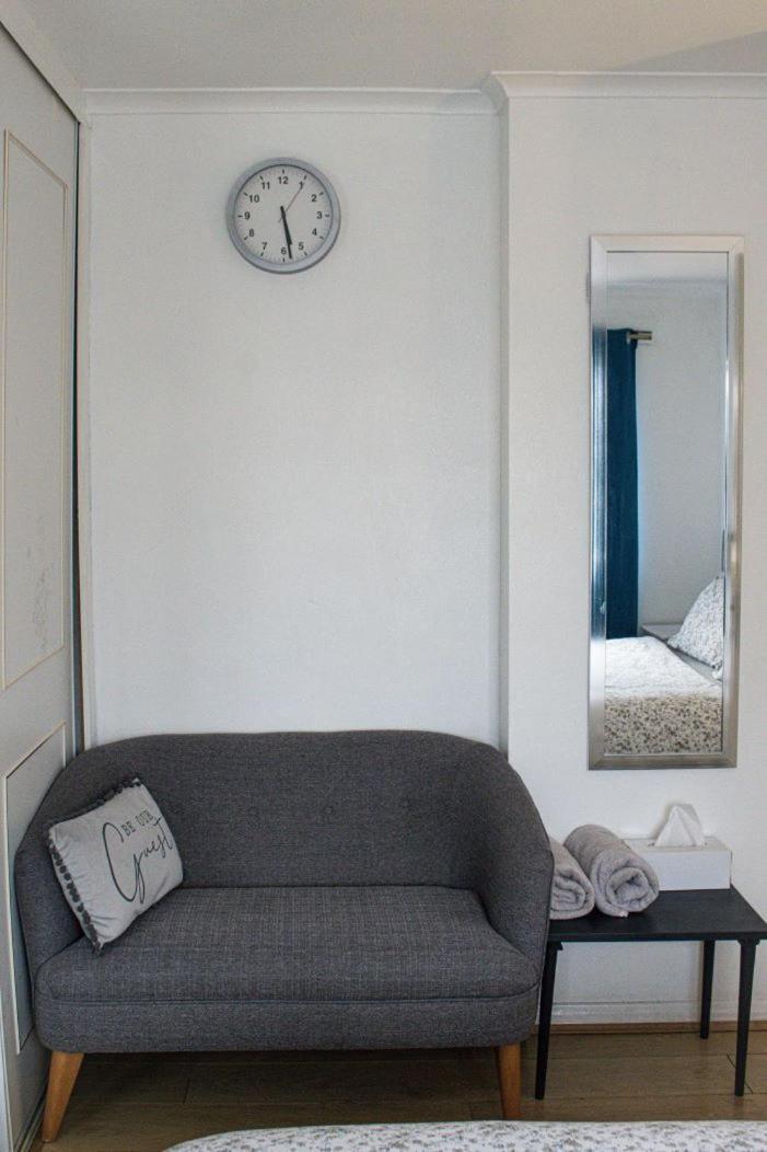 Luton Airport House In Quiet And A Very Pleasant Area, Near London Luton Airport Luton (Bedfordshire) Bilik gambar